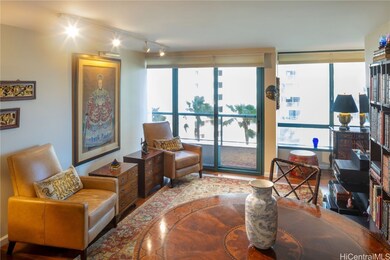Living/dining area toward lanai