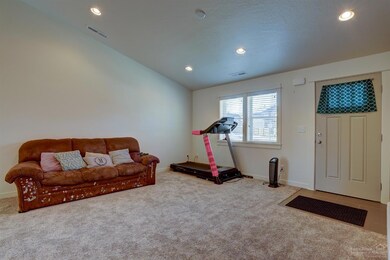 61476 Lucia St, Bend, OR 97702 - photo 4