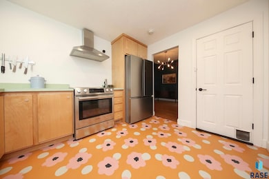 2615 E 12th St, Sioux Falls, SD 57103 - photo 3