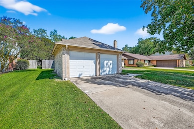 813 Lakeview Dr, Sugar Land, TX 77498 - photo 7