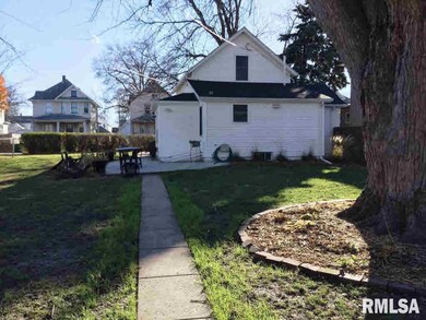 808 W Locust St, Davenport, IA 52804 - photo 3