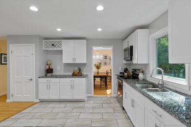 330 Foxwood Rd, Guilford, CT 06437 - photo 3