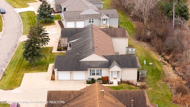 5-web-or-mls-477RedCedar05