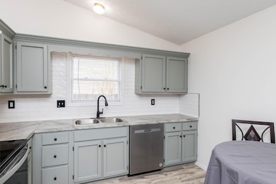 2423 Sutter Pkwy-07