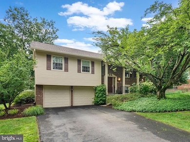 1709 Glastonberry Rd, Potomac, MD 20854 - photo 3