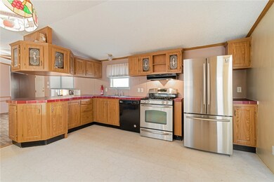 Great kitchen space- so much room for gathering!
