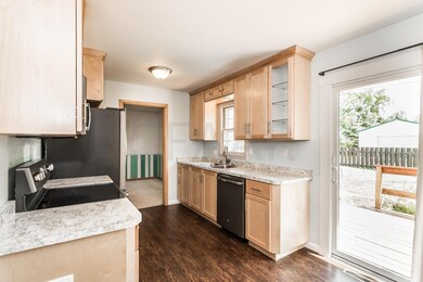 2201 8th Ave N Grand Forks ND-print-004-