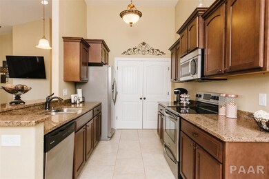 4530 N Thornhill Dr, Peoria, IL 61615 - photo 4