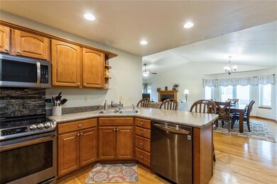 701 Rosedale Dr unit 17A, Center Point, IA 52213 - photo 5