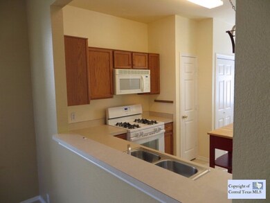 Kitchen cut-out: The large kitchen cut-out adds pl