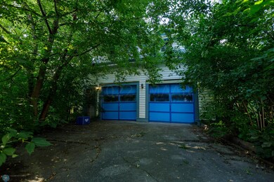 813 11th Ave N 004
