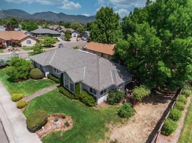 1819 W Harbeck Rd, Grants Pass, OR 97527 - photo 3