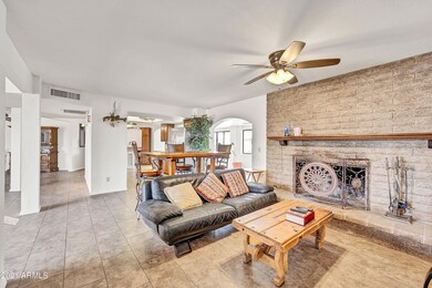 910 E 10th Pl-17