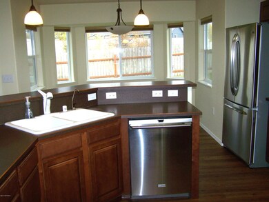 Ktichen with cozy dining area