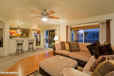 Family Great Room w/Eat in Kitchen