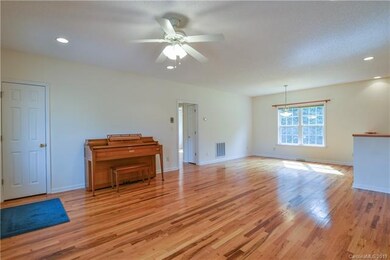 189 Wintergreen Cir, Statesville, NC 28677 - photo 4