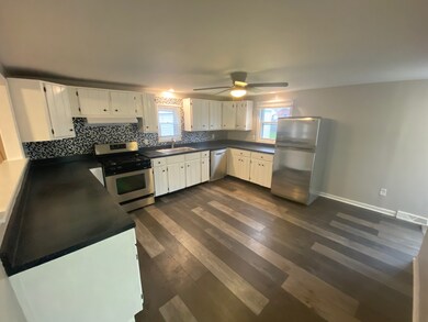 136 E Washington St, Oswego, IL 60543 - photo 4