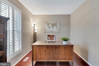 6203 Falcon Landing Ct, Burke, VA 22015 - photo 5