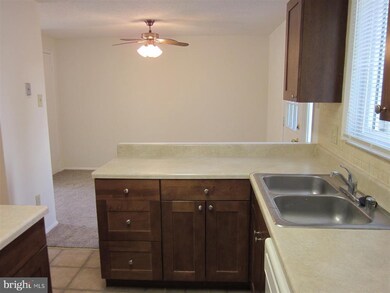 8615 Spring Creek Ct, Springfield, VA 22153 - photo 7