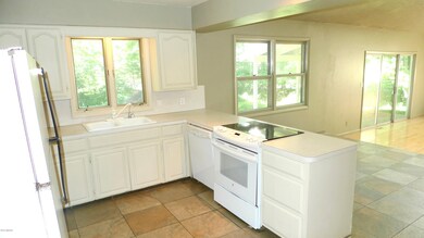 7398 Thorncrest - 5