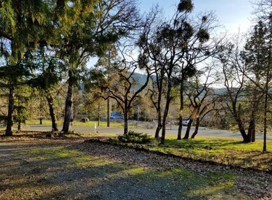 648 Colonial Dr, Grants Pass, OR 97526 - photo 4