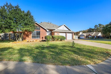 709 Parkland Ct, Hurst, TX 76053 - photo 3