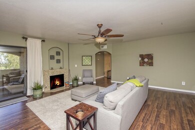 006_Living Room