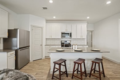Kitchen w/ Island