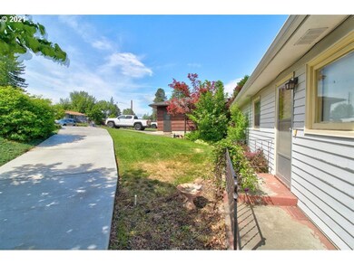 303 W 20th St, the Dalles, OR 97058 - photo 5