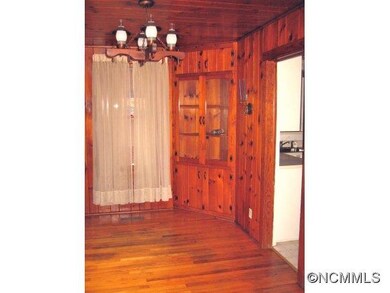Dining Room - Built-in Hutch