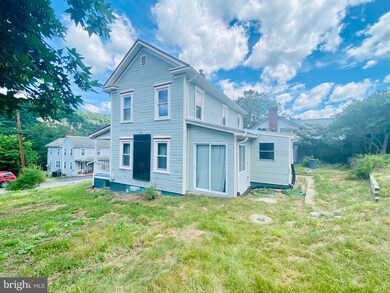 33 S Laurel Ave, Berkeley Springs, WV 25411 - photo 6