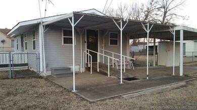 810 NE 3rd St, Henryetta, OK 74437 - photo 2
