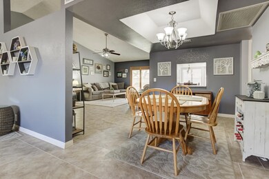 910 W Vaughn St-9