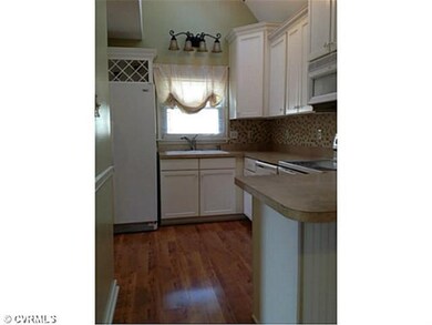 Kitchen - Beautiful cabinets!