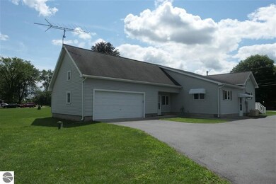 8123 S Garlock Rd, Carson City, MI 48811 - photo 3