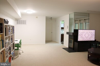 114 Cascade Ct unit 6, Princeton, NJ 08540 - photo 3