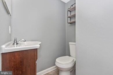 6725 Vermont Ct, Hyattsville, MD 20785 - photo 5