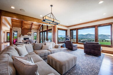 3_Living-Room_high_3530081
