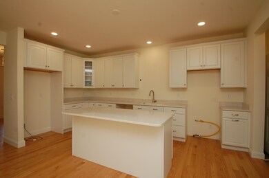 22 Huntington Ridge Rd unit 4, Bedford, NH 03110 - photo 2