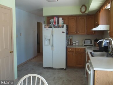 127 Gentry Dr, Perkasie, PA 18944 - photo 4