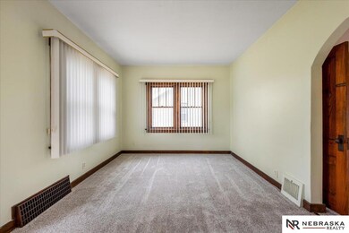 2244 S 33rd St, Lincoln, NE 68506 - photo 5