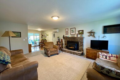 779 NW Carol Dr, Grants Pass, OR 97526 - photo 5