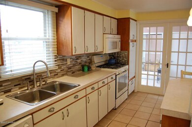 561 Netherfield St NW, Comstock Park, MI 49321 - photo 4