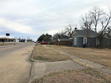 918 W Crawford St, Denison, TX 75020 - photo 2