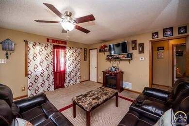 1325 SW Armagh St, Topeka, KS 66611 - photo 4