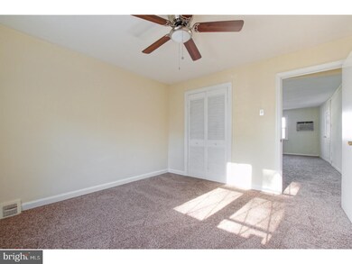 202 Glen Cove Rd, Darby, PA 19023 - photo 6