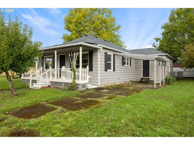 137 SW Madison St, Sheridan, OR 97378 - photo 3