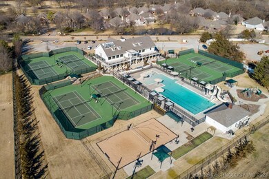 The Ridge Club, Pool, tennis courts, club house