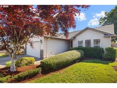 586 Creswood Loop, Creswell, OR 97426 - photo 4