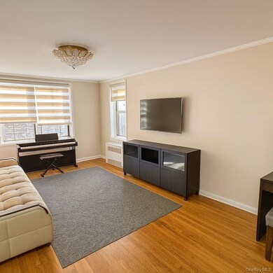 141-05 Pershing Crescent unit 416, Jamaica, NY 11435 - photo 2